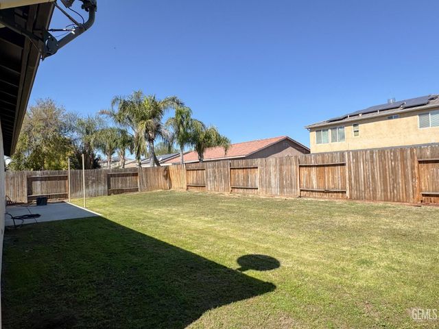 11604 Revolution Road, Bakersfield, CA 93312