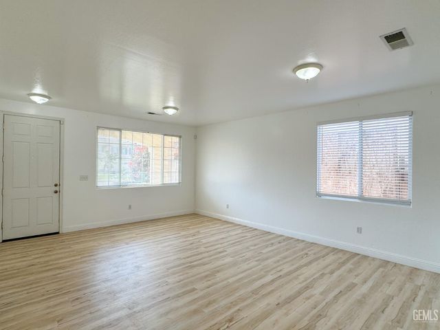 11604 Revolution Road, Bakersfield, CA 93312