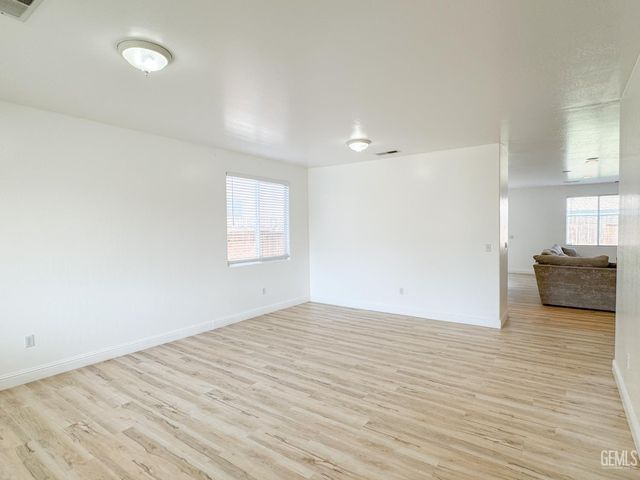 11604 Revolution Road, Bakersfield, CA 93312