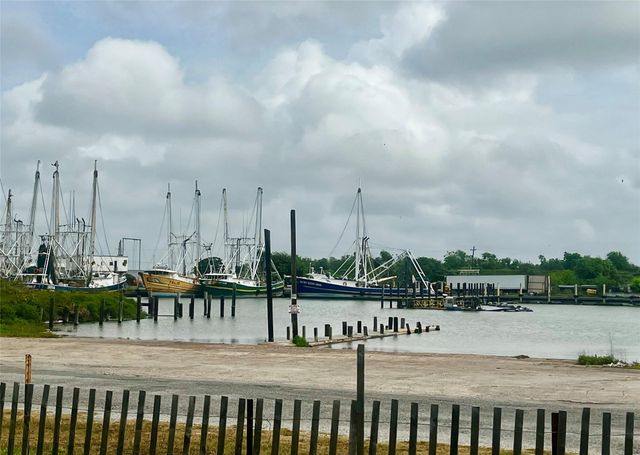 1812 Laguna Harbor Estate Boulevard, Port Bolivar, TX 77650