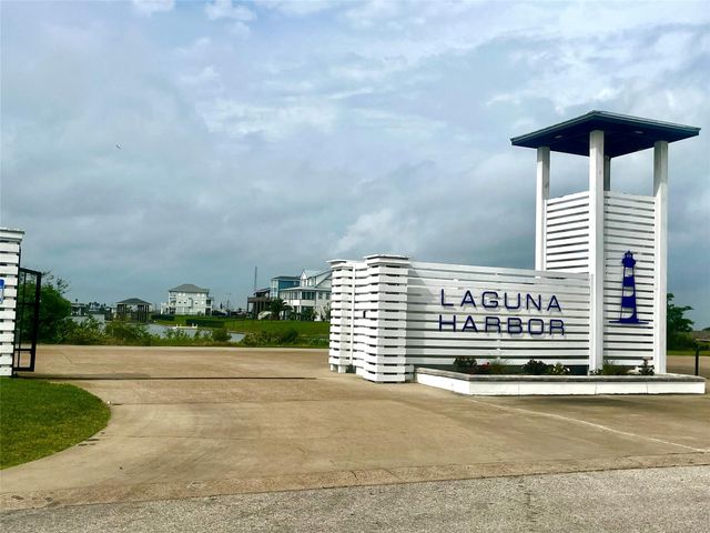 1812 Laguna Harbor Estate Boulevard, Port Bolivar, TX 77650