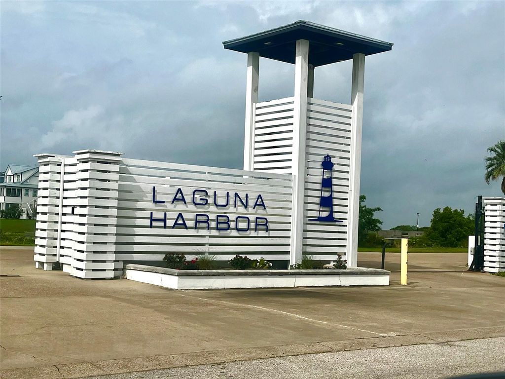 1812 Laguna Harbor Estate Boulevard, Port Bolivar, TX 77650