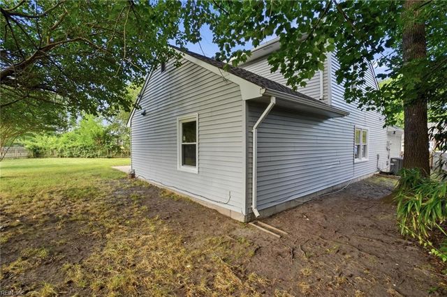 1903 Dawnee Brook TRL S, Chesapeake, VA 23320