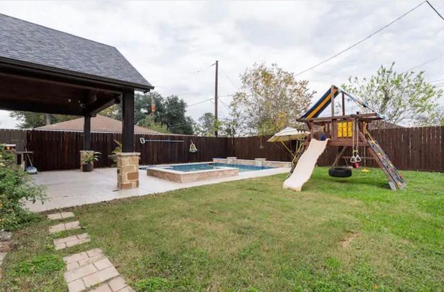 6806 Heron Dr, Houston, TX 77087