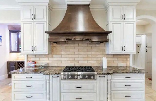 6806 Heron Dr, Houston, TX 77087