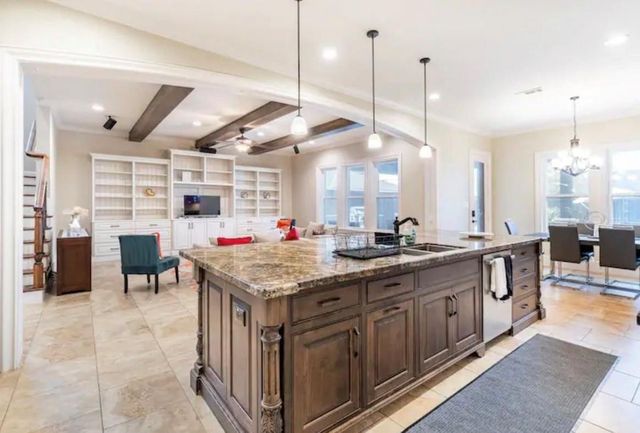 6806 Heron Dr, Houston, TX 77087