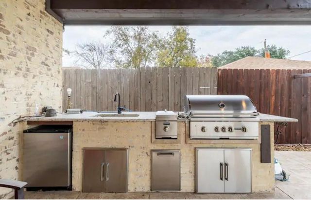 6806 Heron Dr, Houston, TX 77087