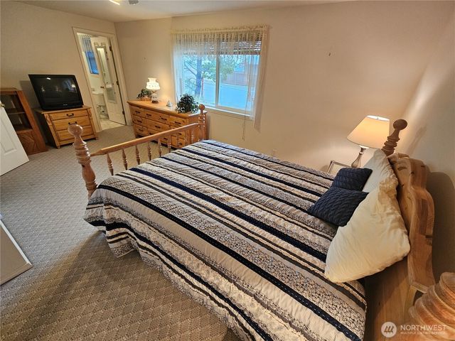 33406 H Place, Ocean Park, WA 98640