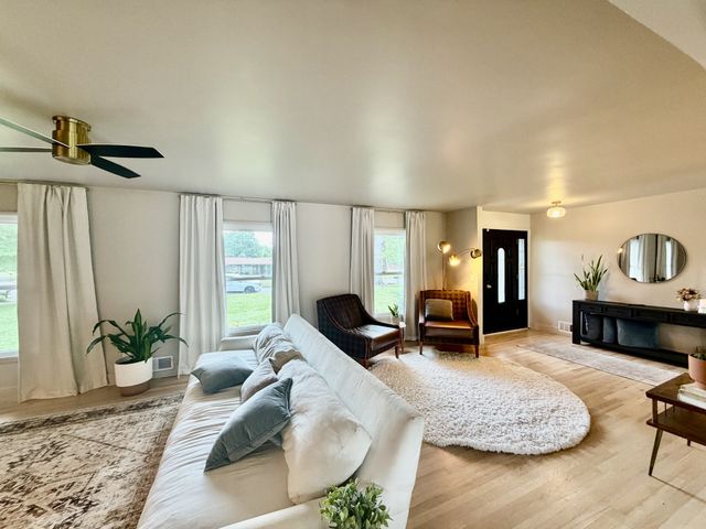232 Admiral Cir, Lawrenceburg, TN 38464