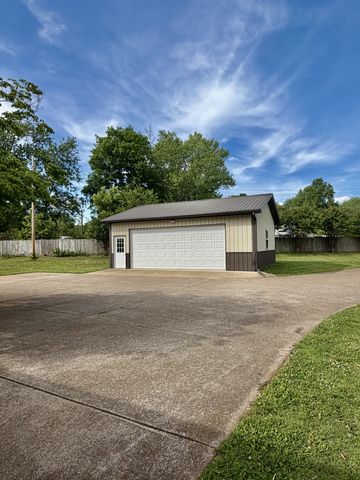 232 Admiral Cir, Lawrenceburg, TN 38464