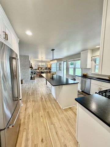 232 Admiral Cir, Lawrenceburg, TN 38464