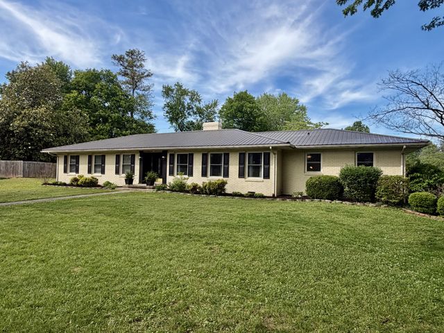 232 Admiral Cir, Lawrenceburg, TN 38464