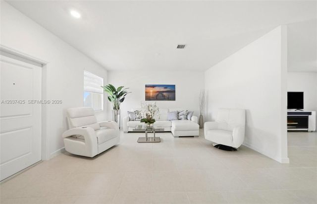 13249 SW 189th Ter, Miami, FL 33177