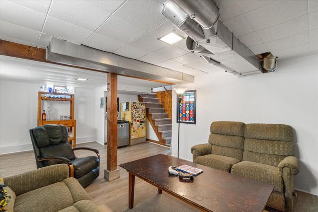 820 S 91st STREET, West Allis, WI 53214