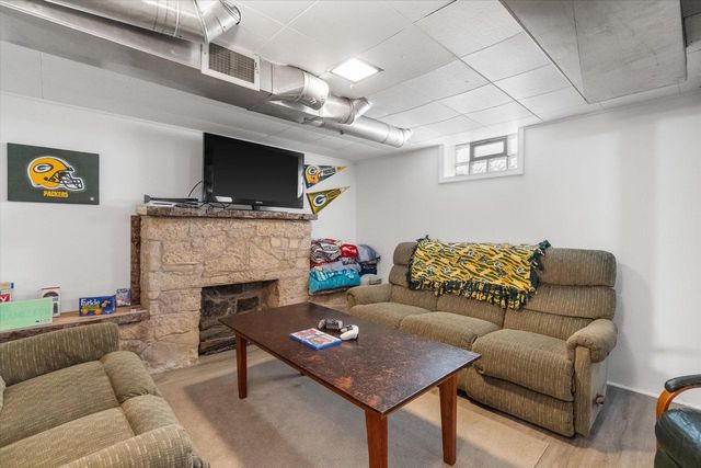 820 S 91st STREET, West Allis, WI 53214