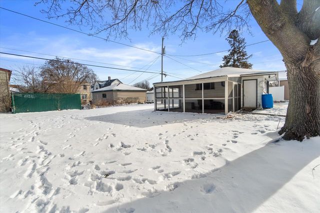 820 S 91st STREET, West Allis, WI 53214