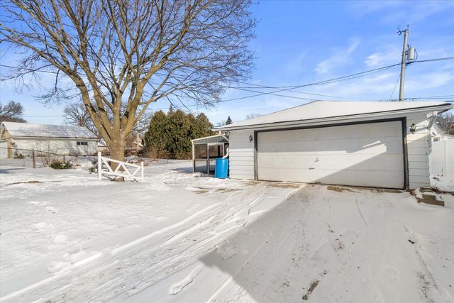 820 S 91st STREET, West Allis, WI 53214