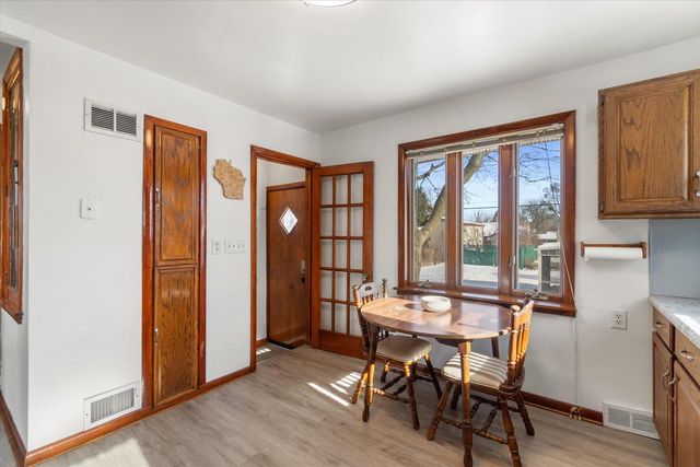 820 S 91st STREET, West Allis, WI 53214