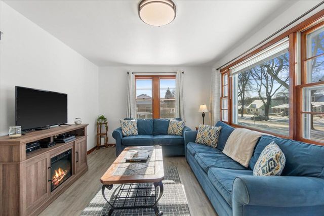 820 S 91st STREET, West Allis, WI 53214