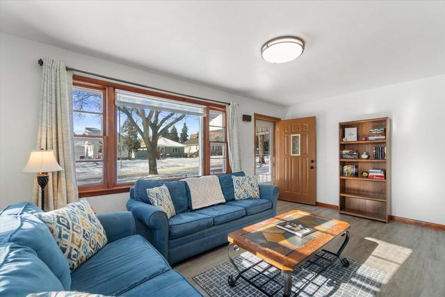 820 S 91st STREET, West Allis, WI 53214