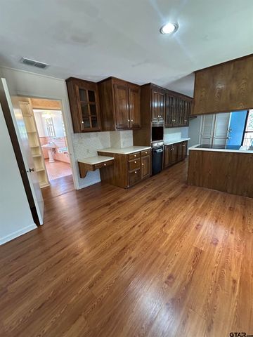 919 Wilma, Tyler, TX 75703
