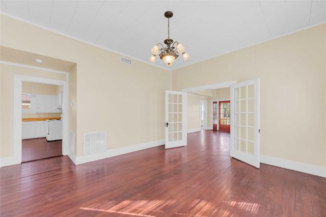 758 S Jefferson Street, La Grange, TX 78945