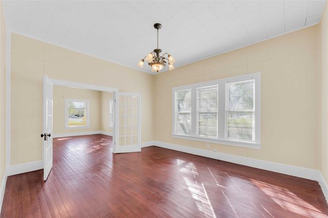 758 S Jefferson Street, La Grange, TX 78945