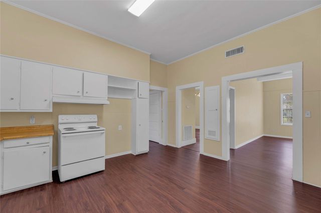 758 S Jefferson Street, La Grange, TX 78945