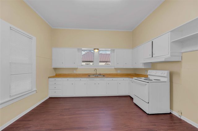 758 S Jefferson Street, La Grange, TX 78945