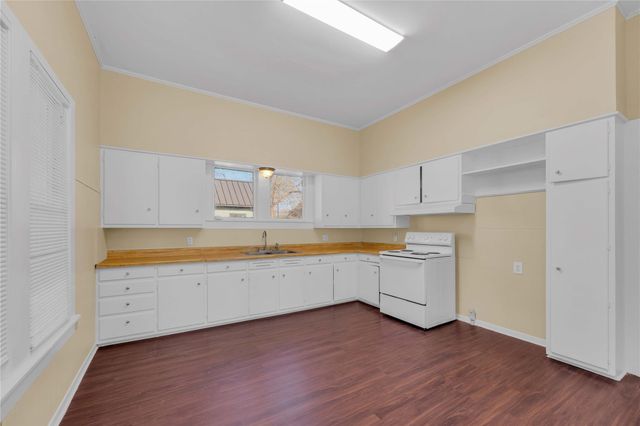 758 S Jefferson Street, La Grange, TX 78945