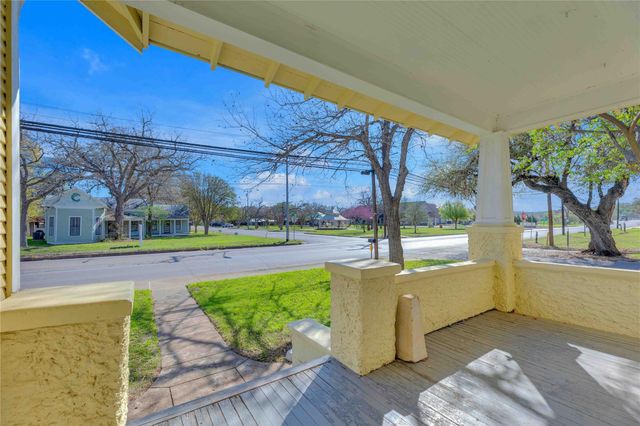 758 S Jefferson Street, La Grange, TX 78945