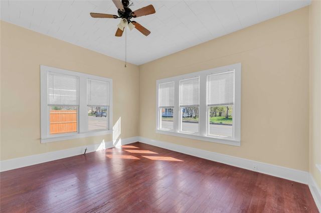 758 S Jefferson Street, La Grange, TX 78945