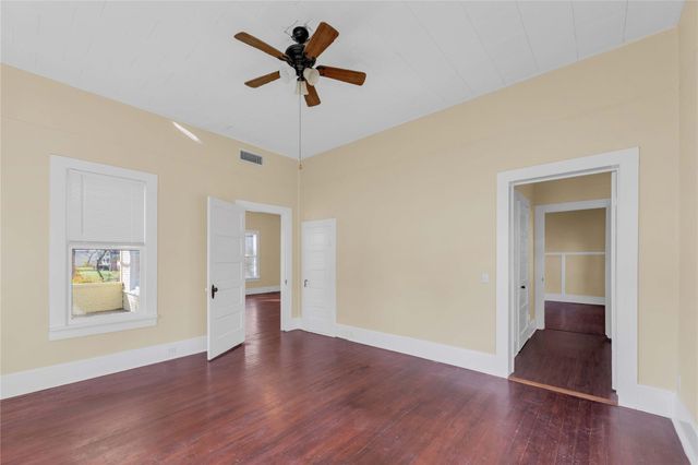 758 S Jefferson Street, La Grange, TX 78945