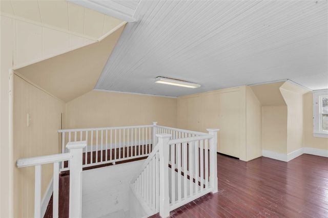 758 S Jefferson Street, La Grange, TX 78945