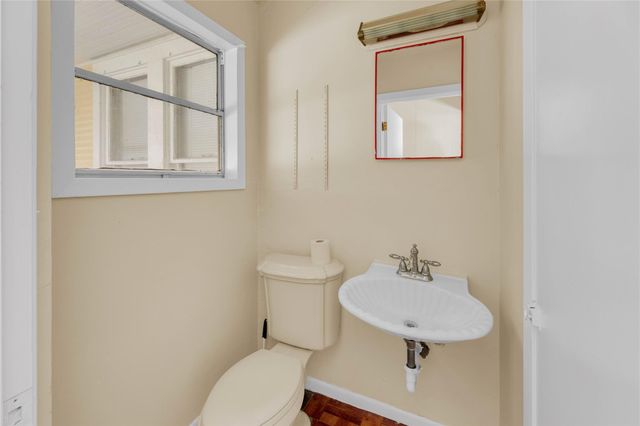 758 S Jefferson Street, La Grange, TX 78945