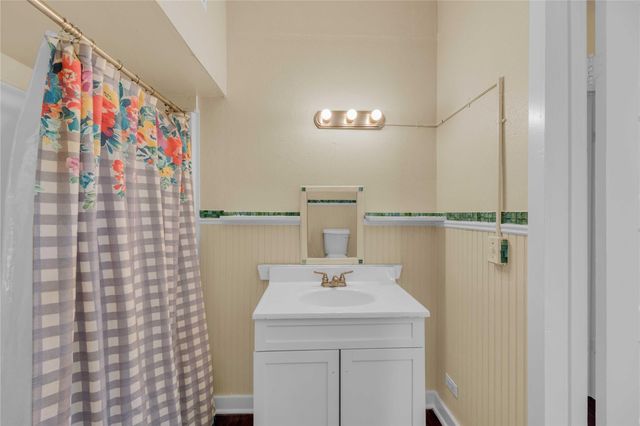 758 S Jefferson Street, La Grange, TX 78945