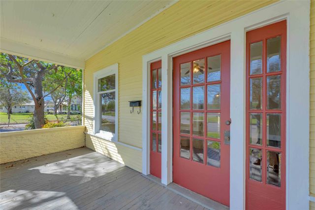 758 S Jefferson Street, La Grange, TX 78945