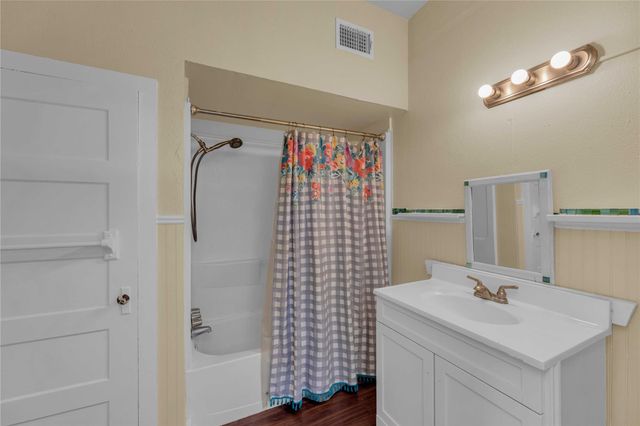 758 S Jefferson Street, La Grange, TX 78945