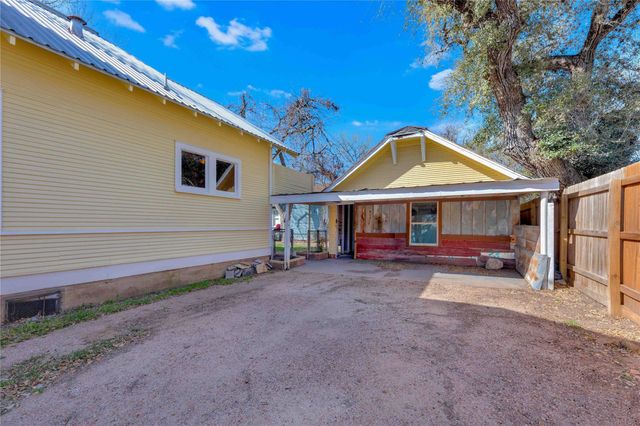 758 S Jefferson Street, La Grange, TX 78945