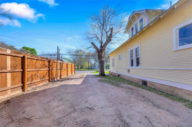 758 S Jefferson Street, La Grange, TX 78945