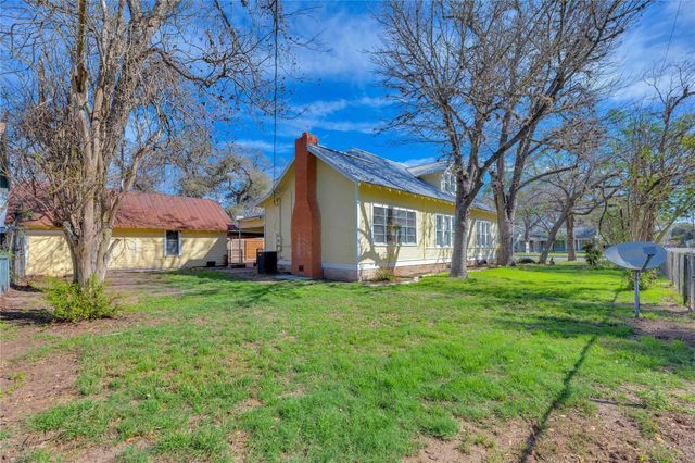 758 S Jefferson Street, La Grange, TX 78945