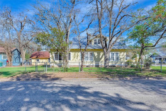 758 S Jefferson Street, La Grange, TX 78945