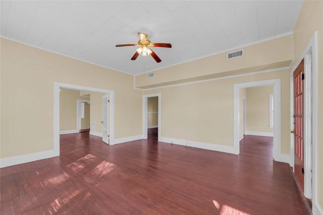 758 S Jefferson Street, La Grange, TX 78945