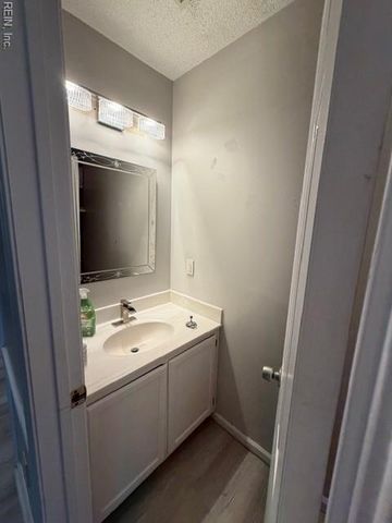 456 Waverly PL, Newport News, VA 23608