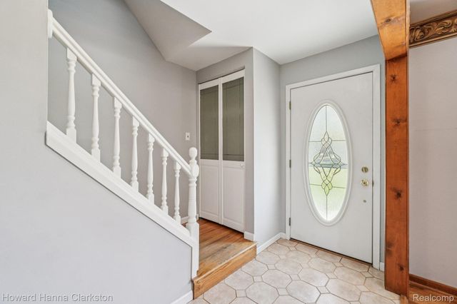 149 N Williams Lake Road, White Lake Charter Township, MI 48386