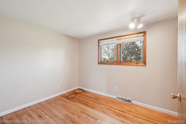 149 N Williams Lake Road, White Lake Charter Township, MI 48386