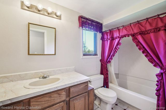 149 N Williams Lake Road, White Lake Charter Township, MI 48386