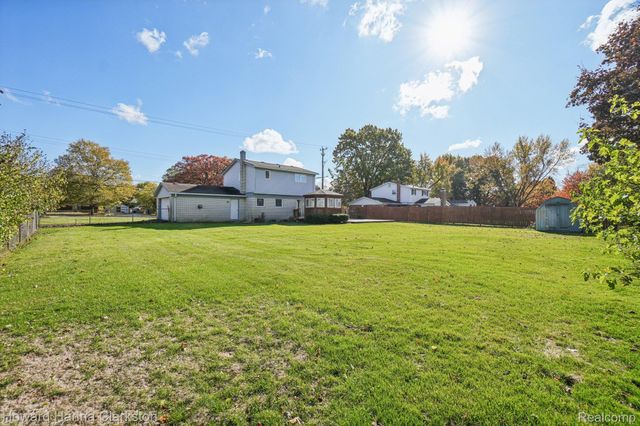 149 N Williams Lake Road, White Lake Charter Township, MI 48386