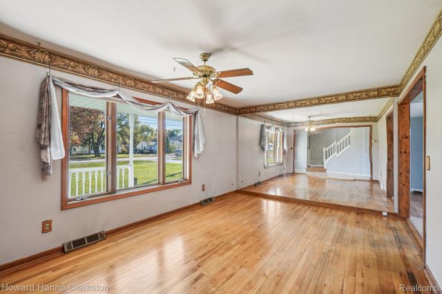 149 N Williams Lake Road, White Lake Charter Township, MI 48386