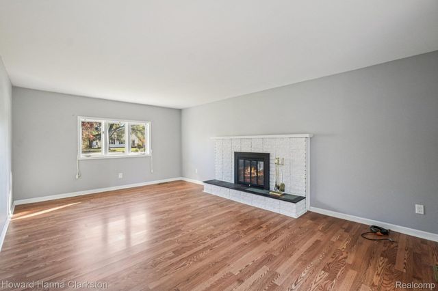 149 N Williams Lake Road, White Lake Charter Township, MI 48386